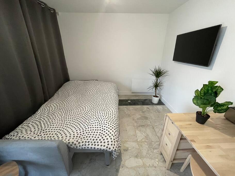 Joli T2, Terrasse Et Jardin, Ideal Pour Familles, A 15 Min De L'Aeroport Roissy Cdg Tremblay-en-France Exterior foto